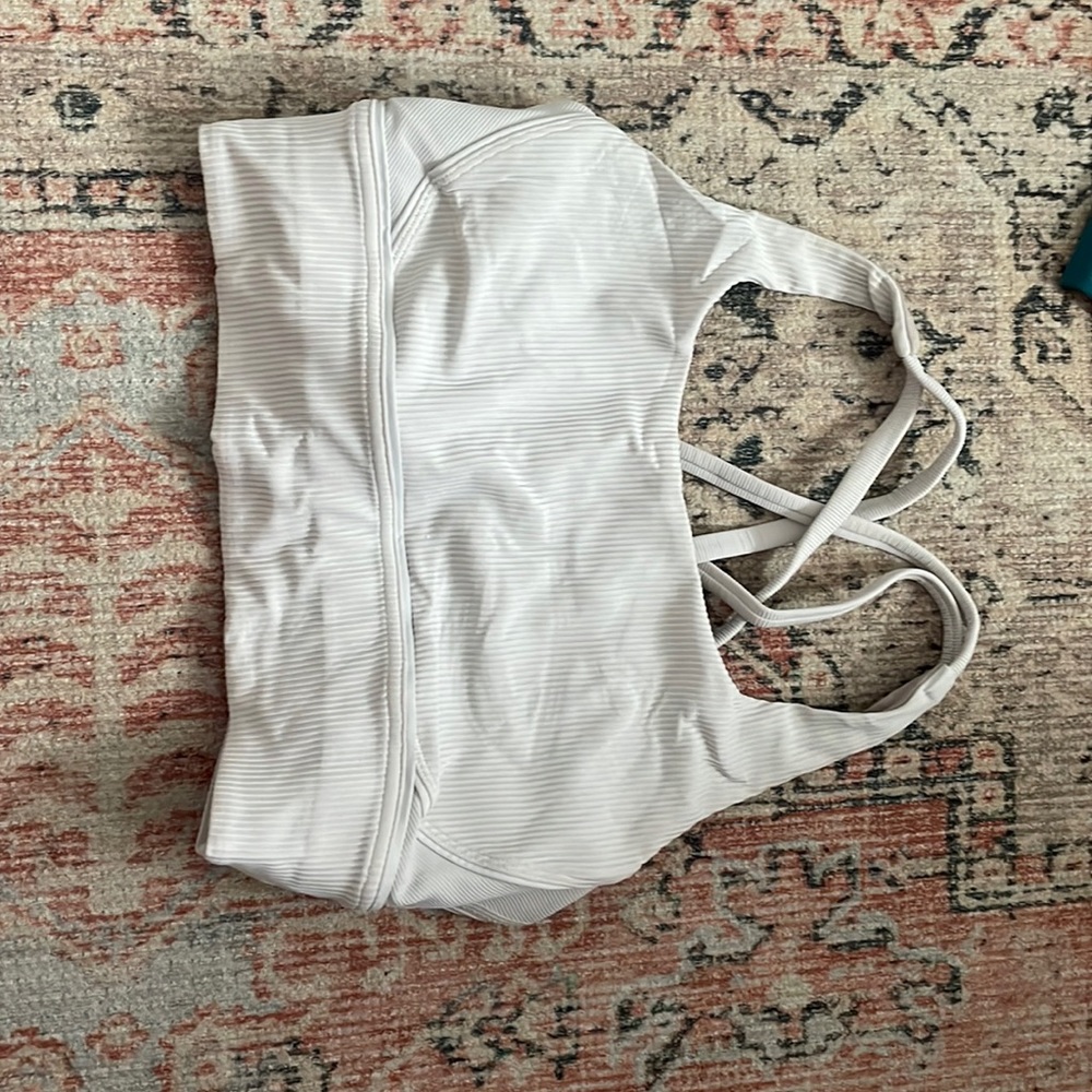 White lululemon sports bra